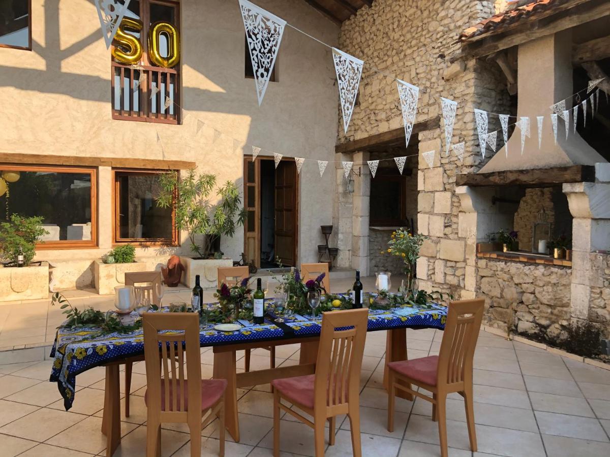 Country Villa For 19 Pool Cinema Football Pitch Verteillac Exterior foto
